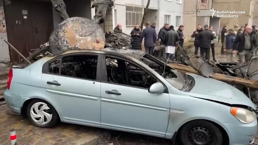 Video ukazuje následky dopadu vrtulníku u Kyjeva